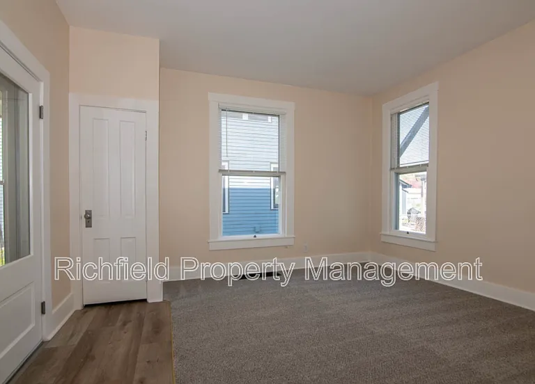 1562 Clinton St — Photo 6