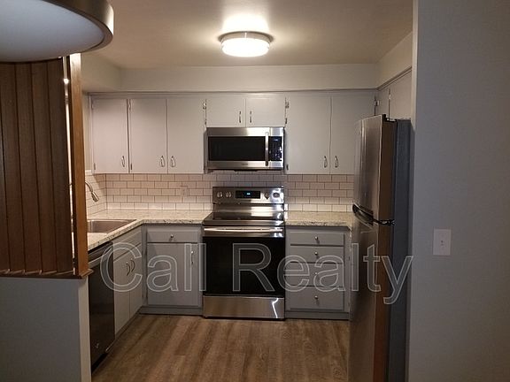 5th image of 904 W Lincoln Pl APT 4