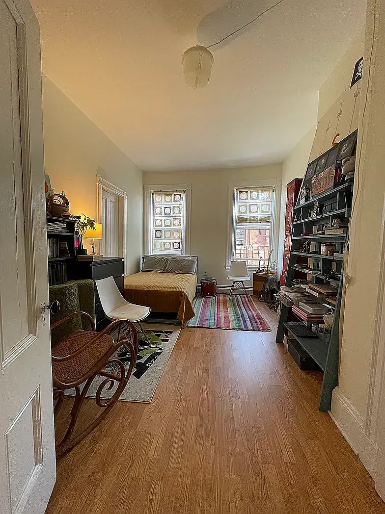 3 bed, 1250 sqft, $1,200 — Photo 1