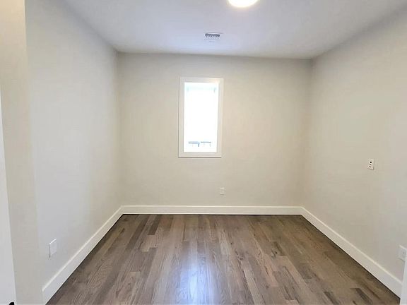 5th image of 535 Hawthorne Ave Floor 1