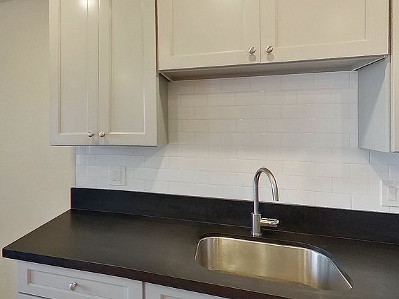 5th image of 2535 College Ave #301