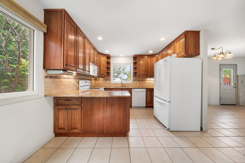 2209 Arron Dr