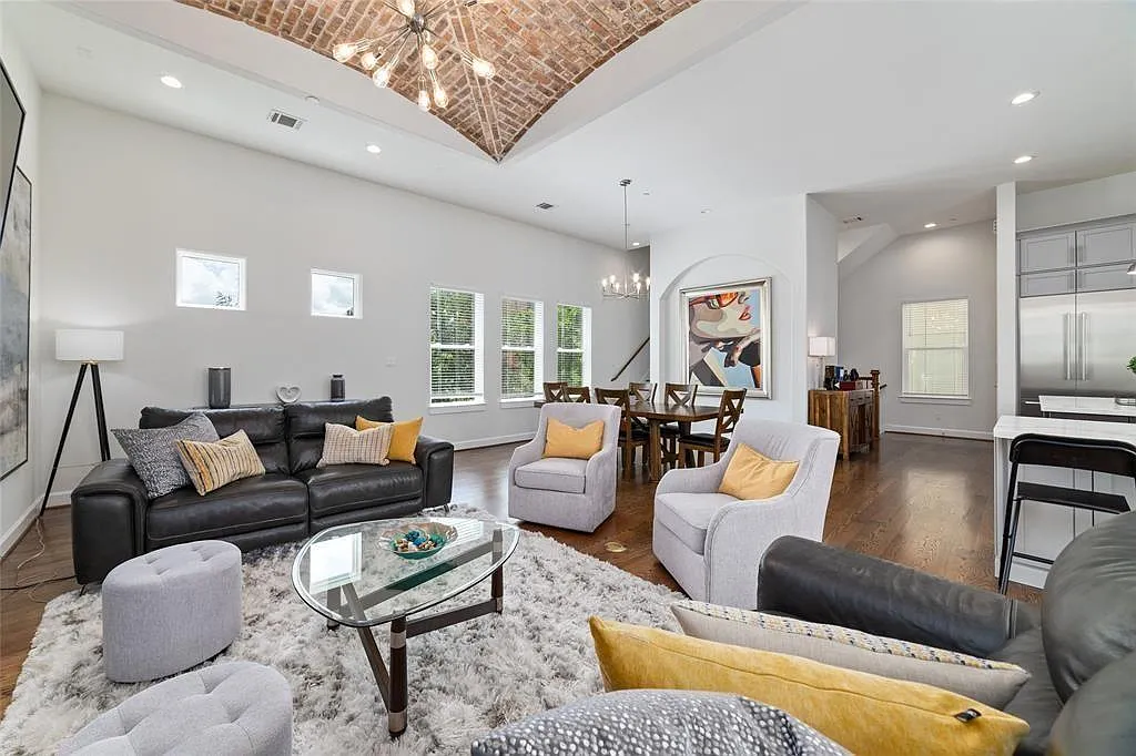 4 bed, 4.5 bath, 3391 sqft, $6,000 — Photo 4
