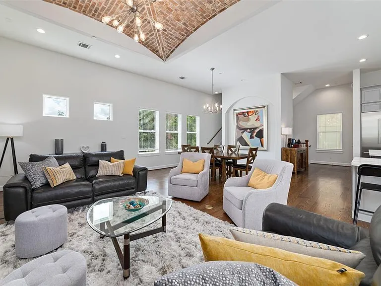 710 Delano St #A — Photo 4