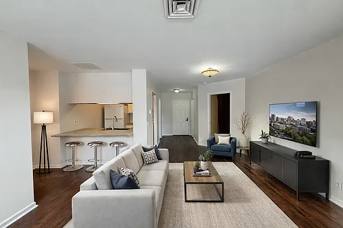 900 Delaware Ave #203 Photo 1