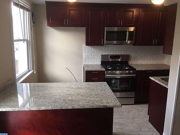 5th image of 4418 Oakmont St