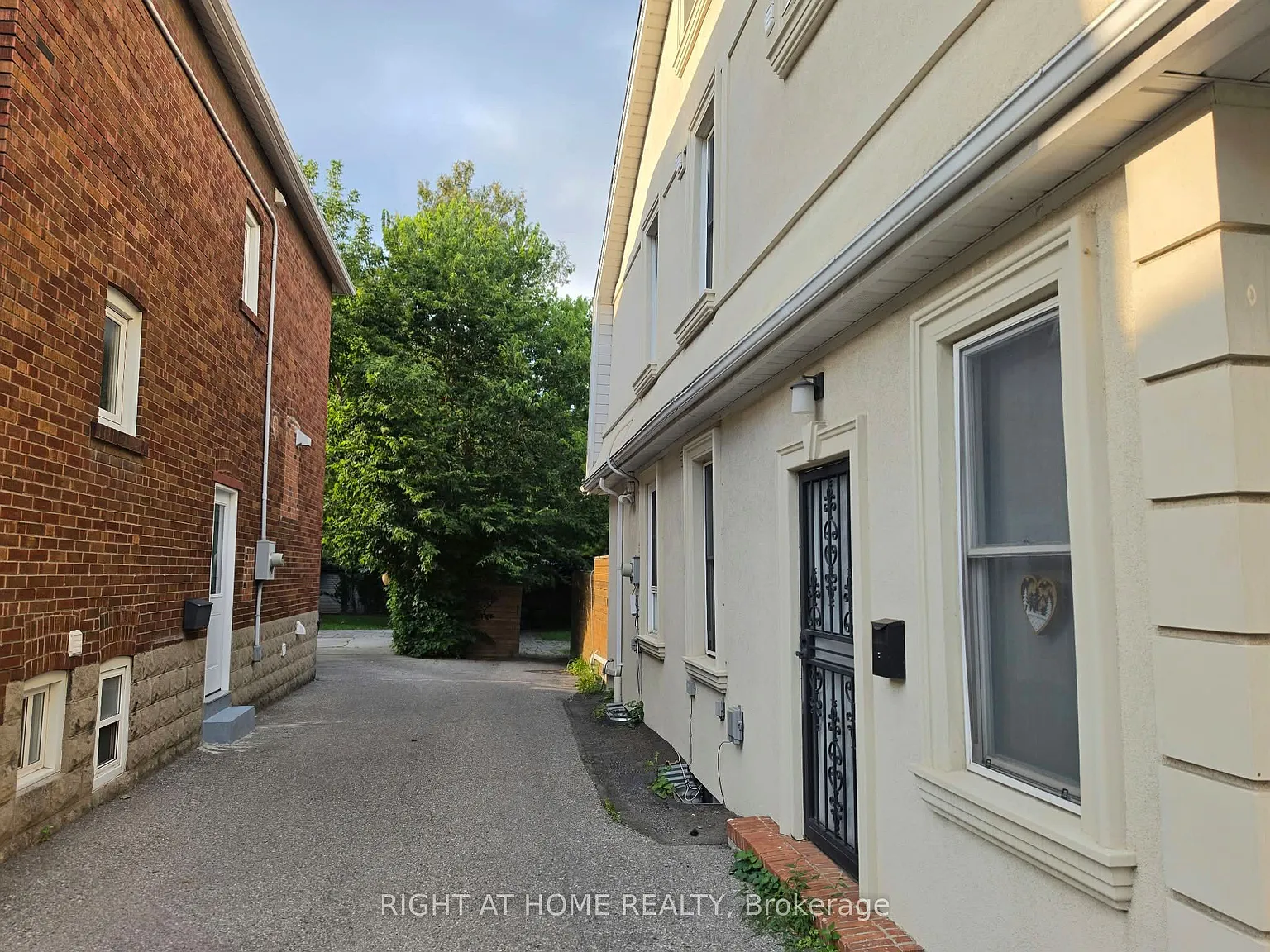 4 bed, $5,900 — Photo 2