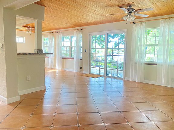 Living Area, photo 1