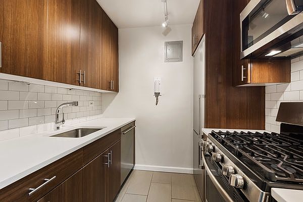 1st image of 300 E 46th St APT 16F