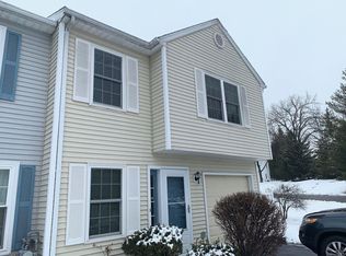 128 Bridgewood Ln, Watervliet, NY 12189