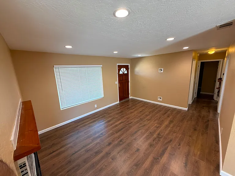 6958 Darian Ct — Photo 8