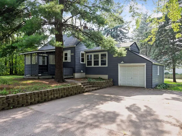 2271 Western Ave N, Roseville, MN 55113