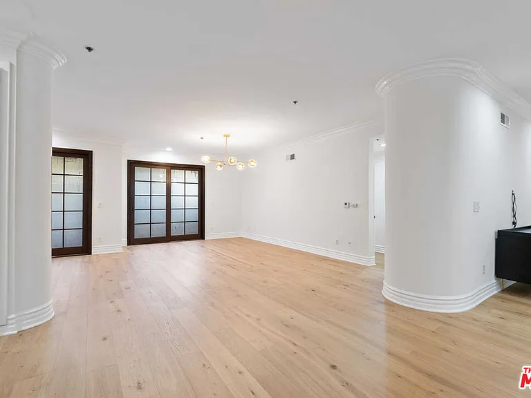 850 N Croft Ave #303 — Photo 3