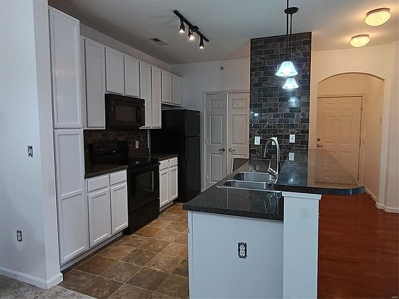 4th image of 27 Kassebaum Ln APT 200