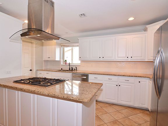 12KITCHEN.JPG