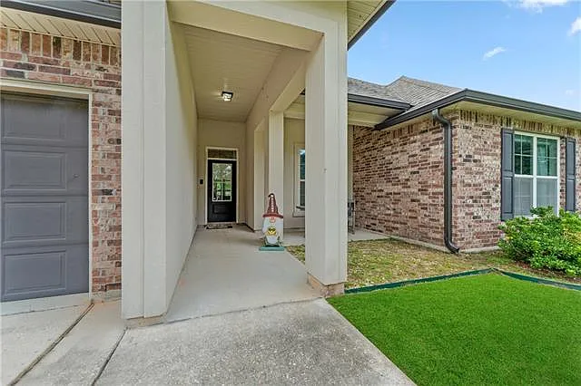 4 bed, 2.0 bath, 2244 sqft, $2,500 — Photo 3