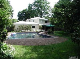 3 Murry Ln, Roslyn Heights, NY 11577