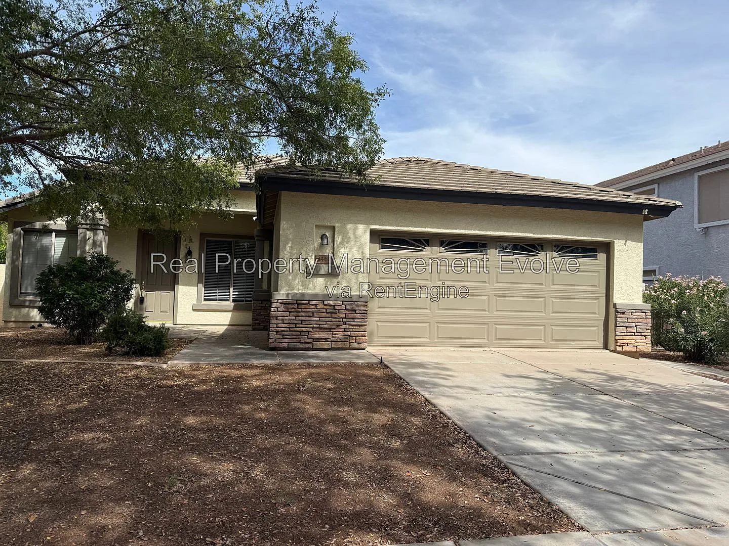 4 bed, 2.0 bath, 1781 sqft, $2,350 — Photo 2