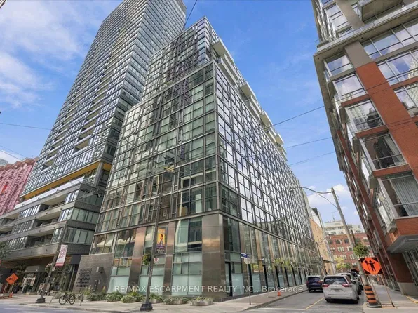 25 Oxley St #613, Toronto, ON M5V 2J5