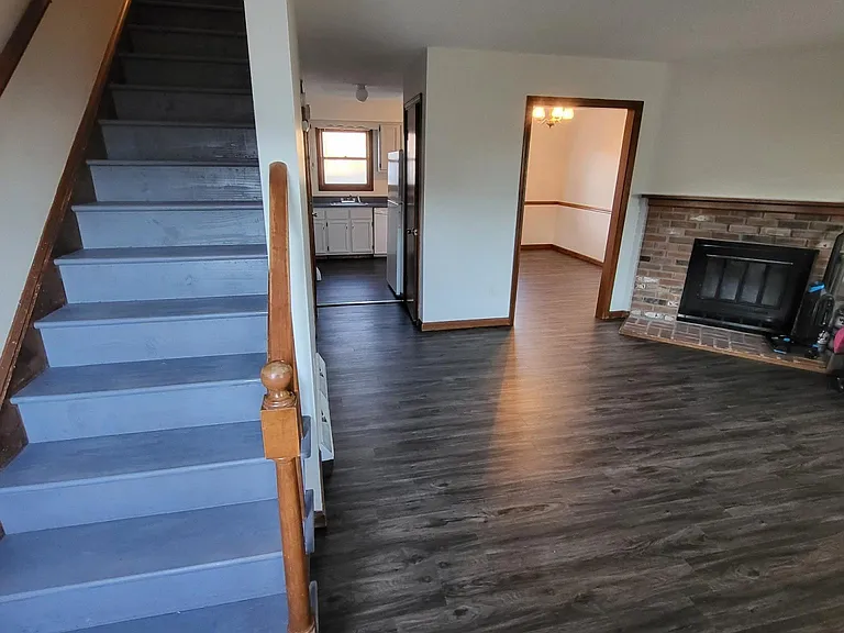 84 Village Ln — Photo 3