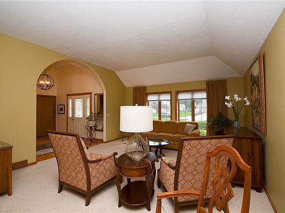 4th image of 4030 Harding Dr
