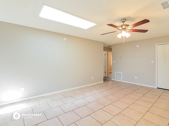 5th image of 135 Wax Myrtle Ct