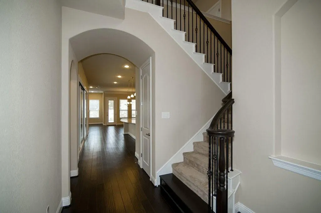 4 bed, 3.5 bath, 3300 sqft, $4,500 — Photo 2