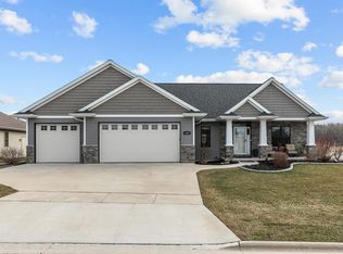 2820 Travertine Ct, Green Bay, WI 54311