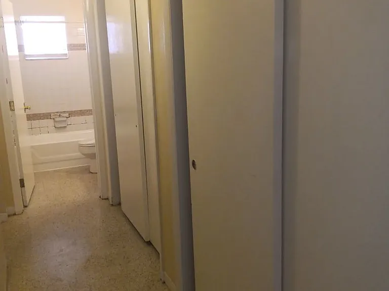 The Milano Manor Apartments — Photo 9