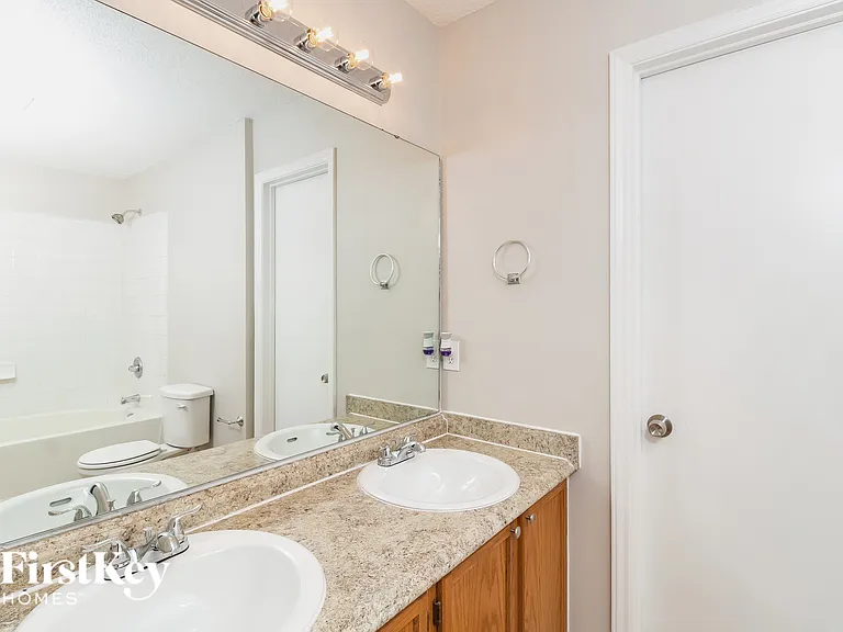 4230 Fairwood Dr — Photo 7