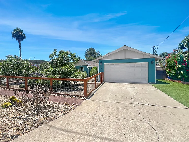 13902 Powers Rd — Photo 2