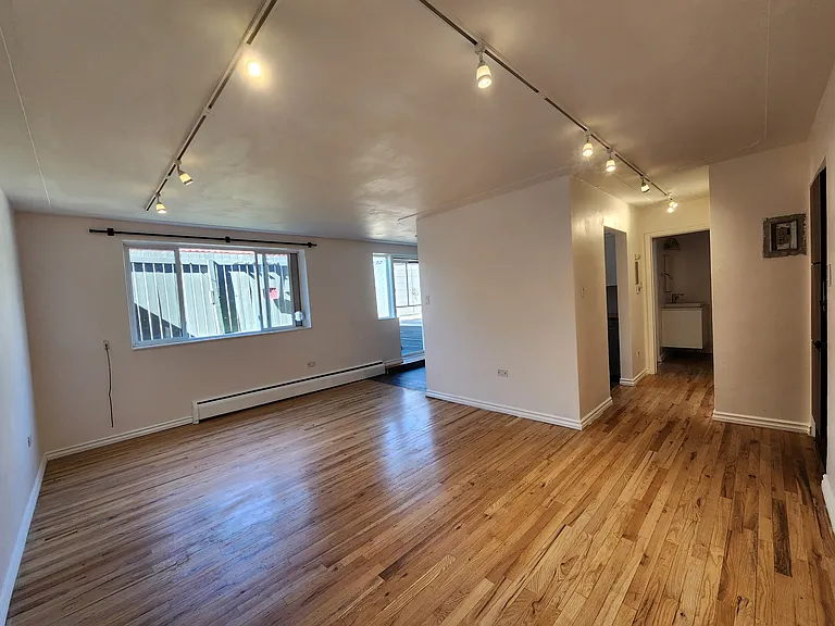 656 N Logan St #1 — Photo 5