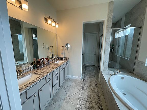 3rd image of 1407 Adell Rose Ln