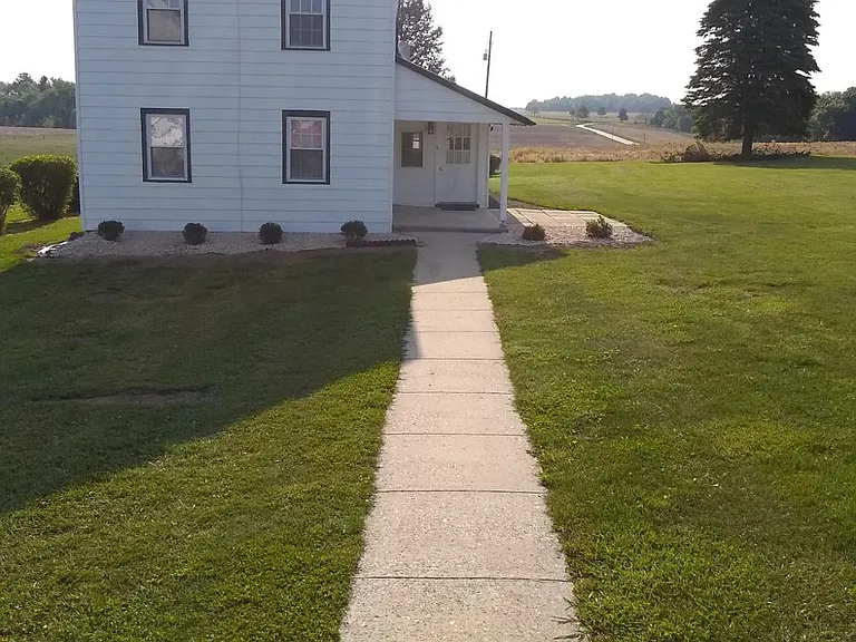 442 Green Ln — Photo 5