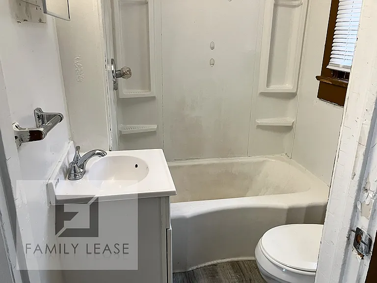 1613 N Edward St — Photo 12