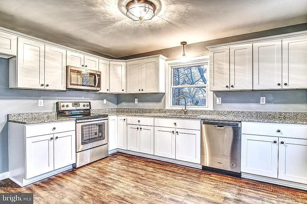 3 bed, 1723 sqft, $1,400 — Photo 2