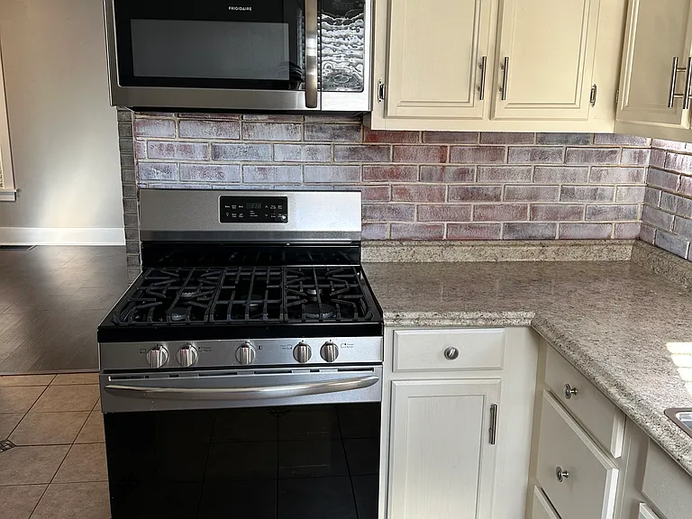 301 S 7th St — Photo 11