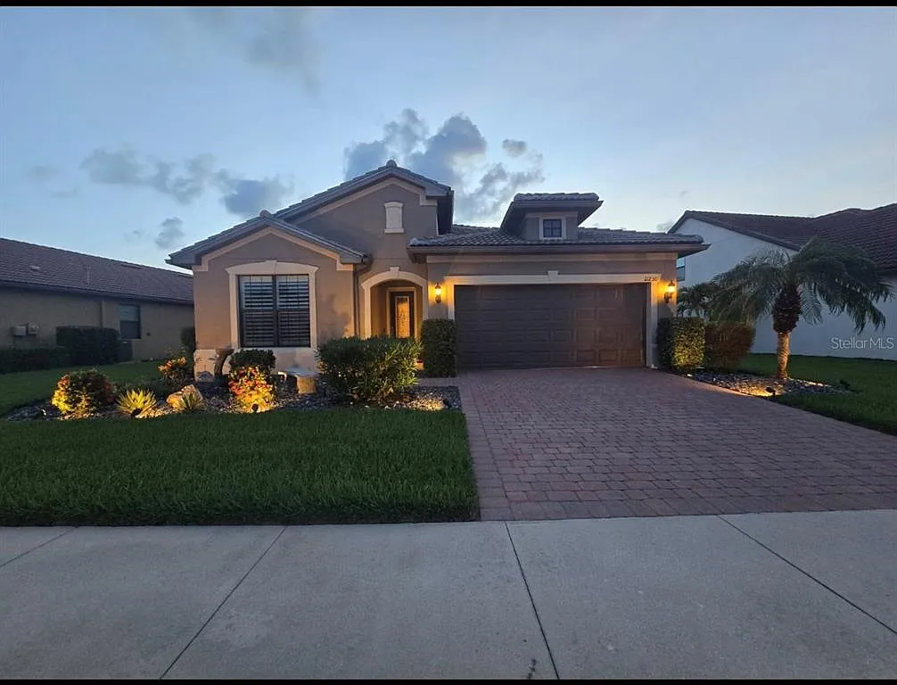 2 bed, 2.0 bath, 1678 sqft, $4,200 — Photo 2