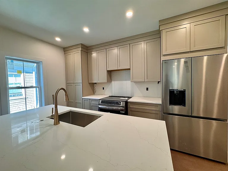 139 Sycamore St #2 — Photo 1