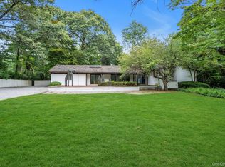 45 Barkers Point Rd, Sands Pt, NY 11050