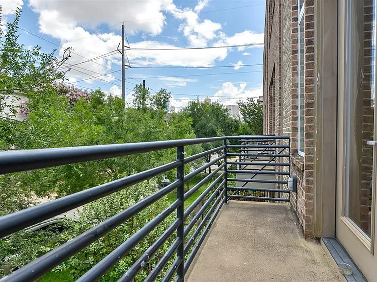 1807 W Webster St — Photo 15