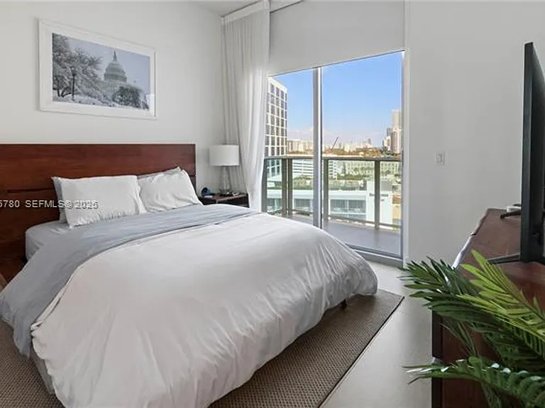 17550 Collins Ave #CU-1205 — Photo 36