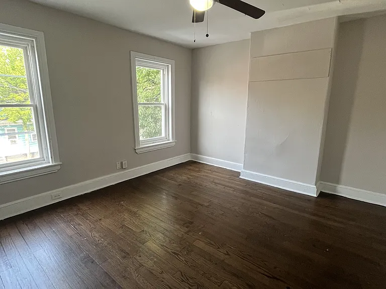 433 Centre St — Photo 9