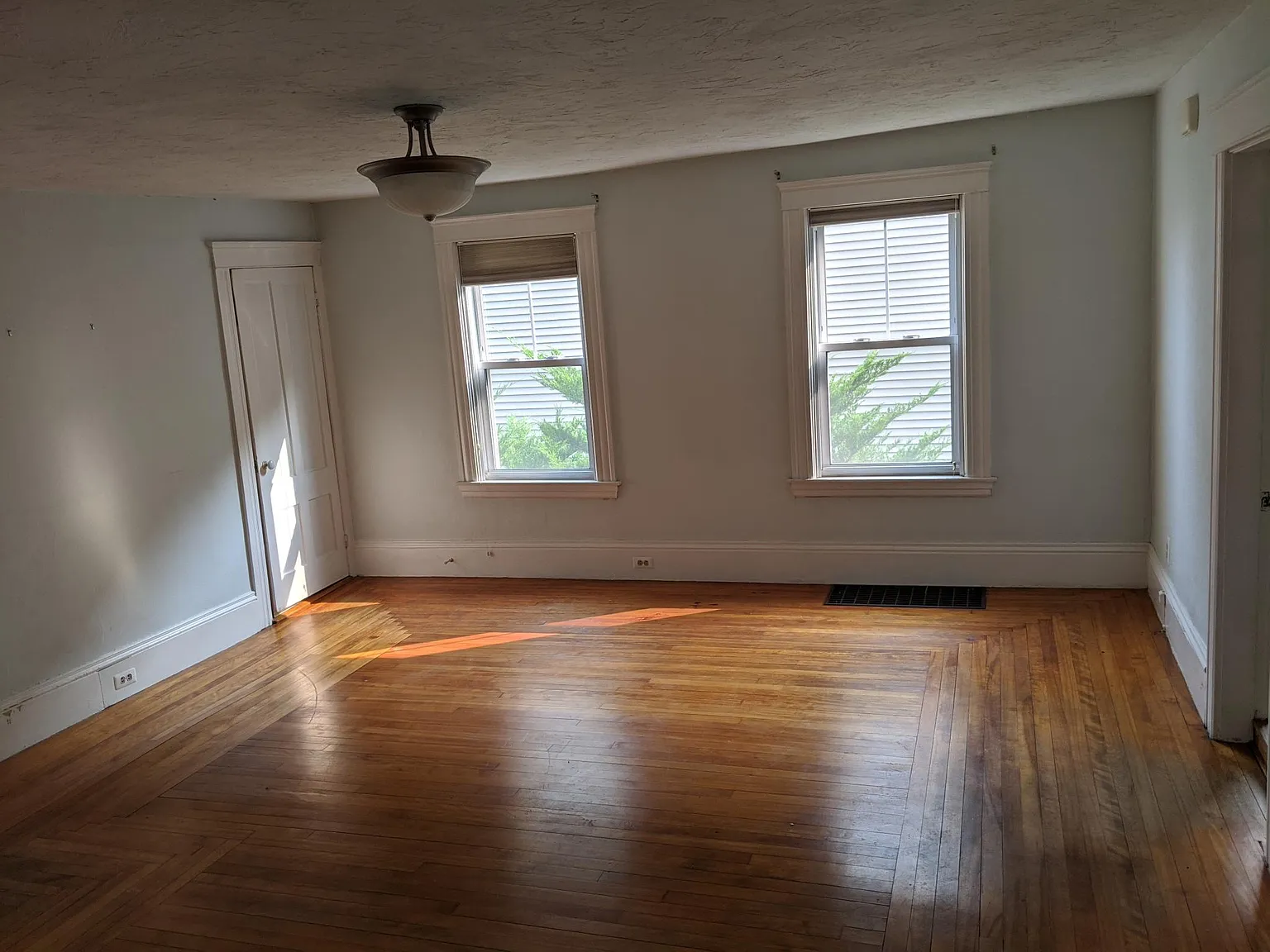 663 Southbridge St — Photo 4