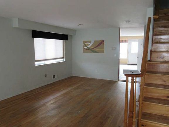 5th image of 98 Pitney Ave
