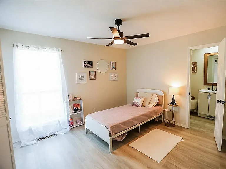 109 Road Runner Dr — Photo 9
