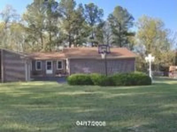 364 Debbie Cres, Selmer, TN 38375