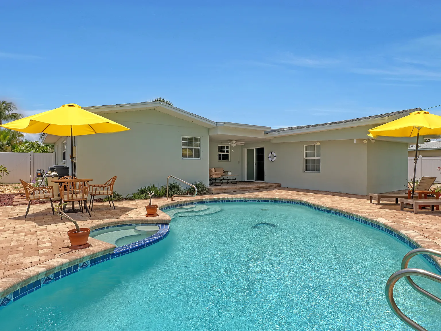 3 bed, 1564 sqft, $3,600 — Photo 4