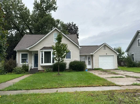 121 East St, Grinnell, IA 50112