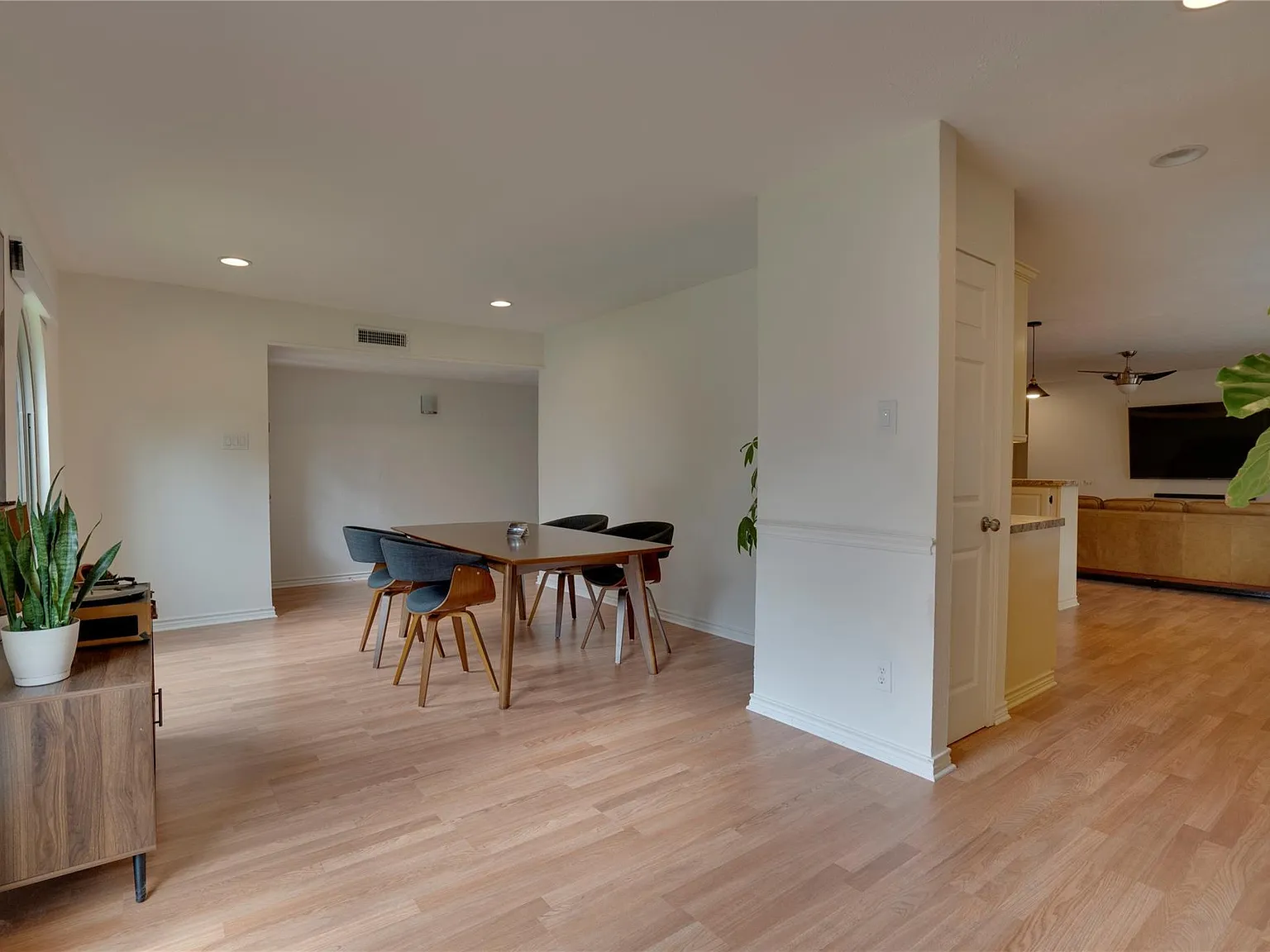 3 bed, 1732 sqft, $2,600 — Photo 1